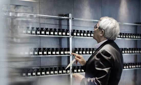 以“鼻"聞名的大牌調(diào)香師 以“鼻"聞名的大牌調(diào)香師