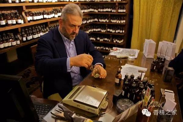 調(diào)香師工作臺(tái)的秘密 調(diào)香師工作臺(tái)的秘密