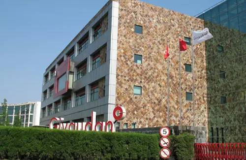 介紹幾所世界著名香水學(xué)校