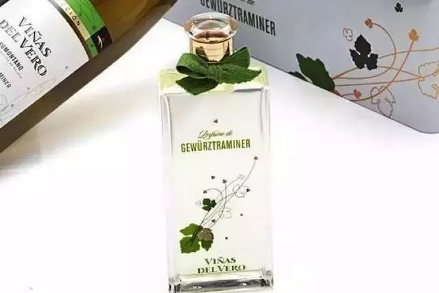 你有一沓葡萄酒味的香水，請接收