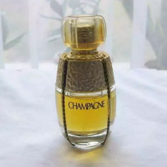 你有一沓葡萄酒味的香水，請接收