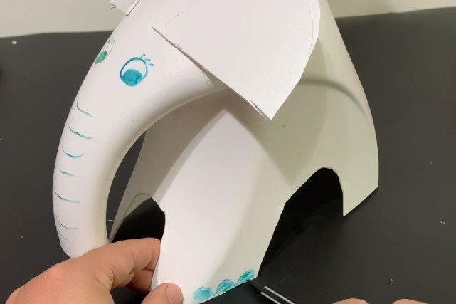 洗衣液桶不要扔，這樣簡單剪幾刀，成品美觀又實(shí)用，太棒了